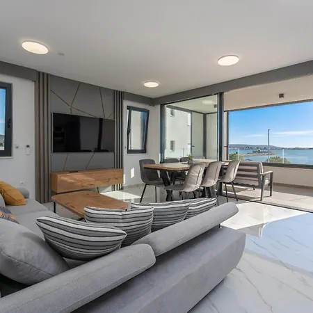 Seaview Apartament *